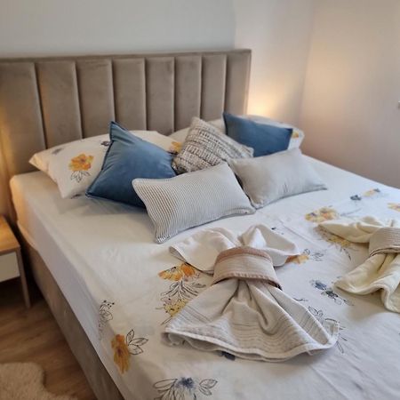 Apartments Manuel Banjol Екстер'єр фото