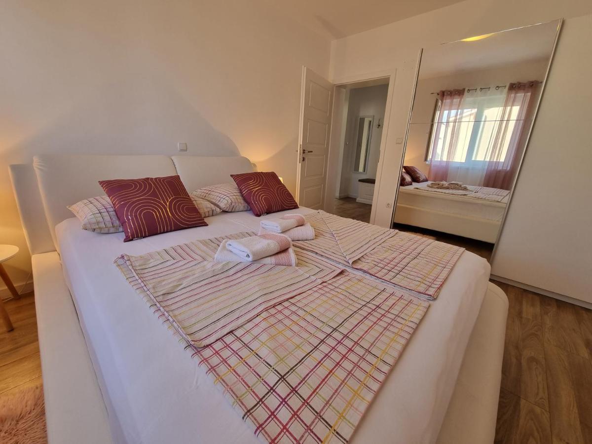 Apartments Manuel Banjol Екстер'єр фото