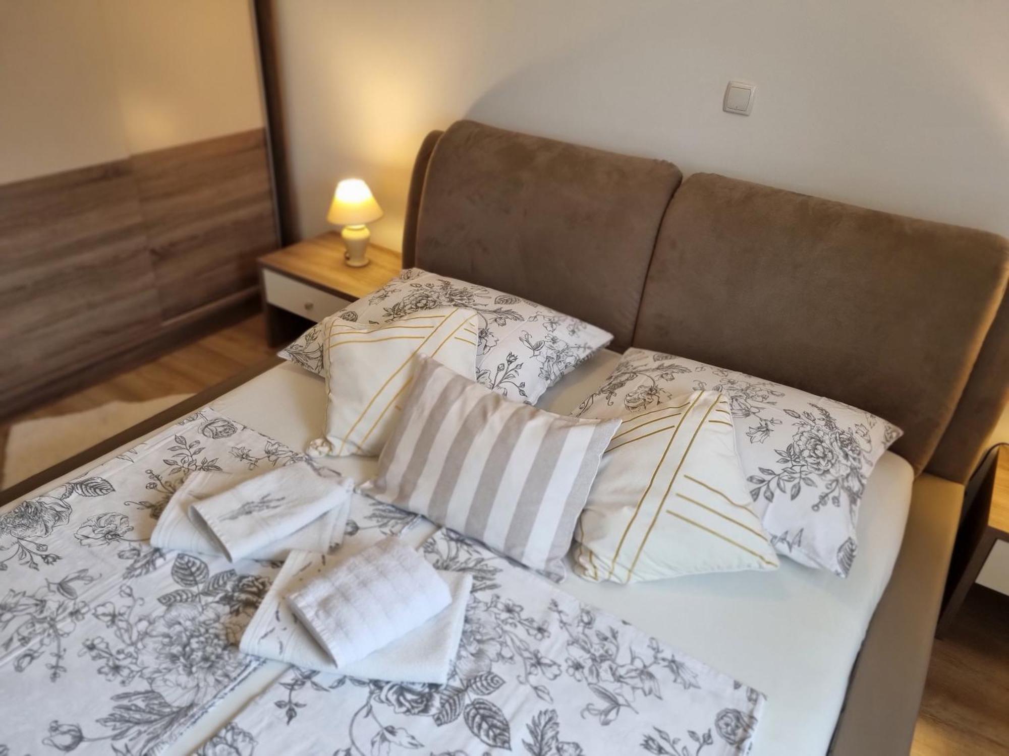 Apartments Manuel Banjol Екстер'єр фото