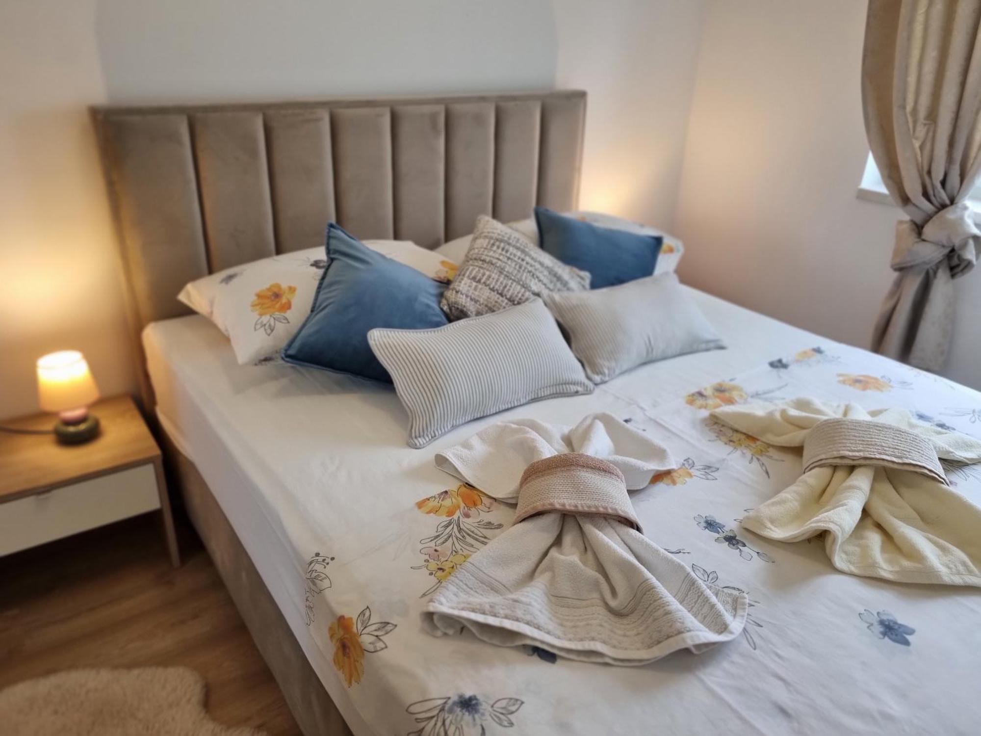Apartments Manuel Banjol Екстер'єр фото