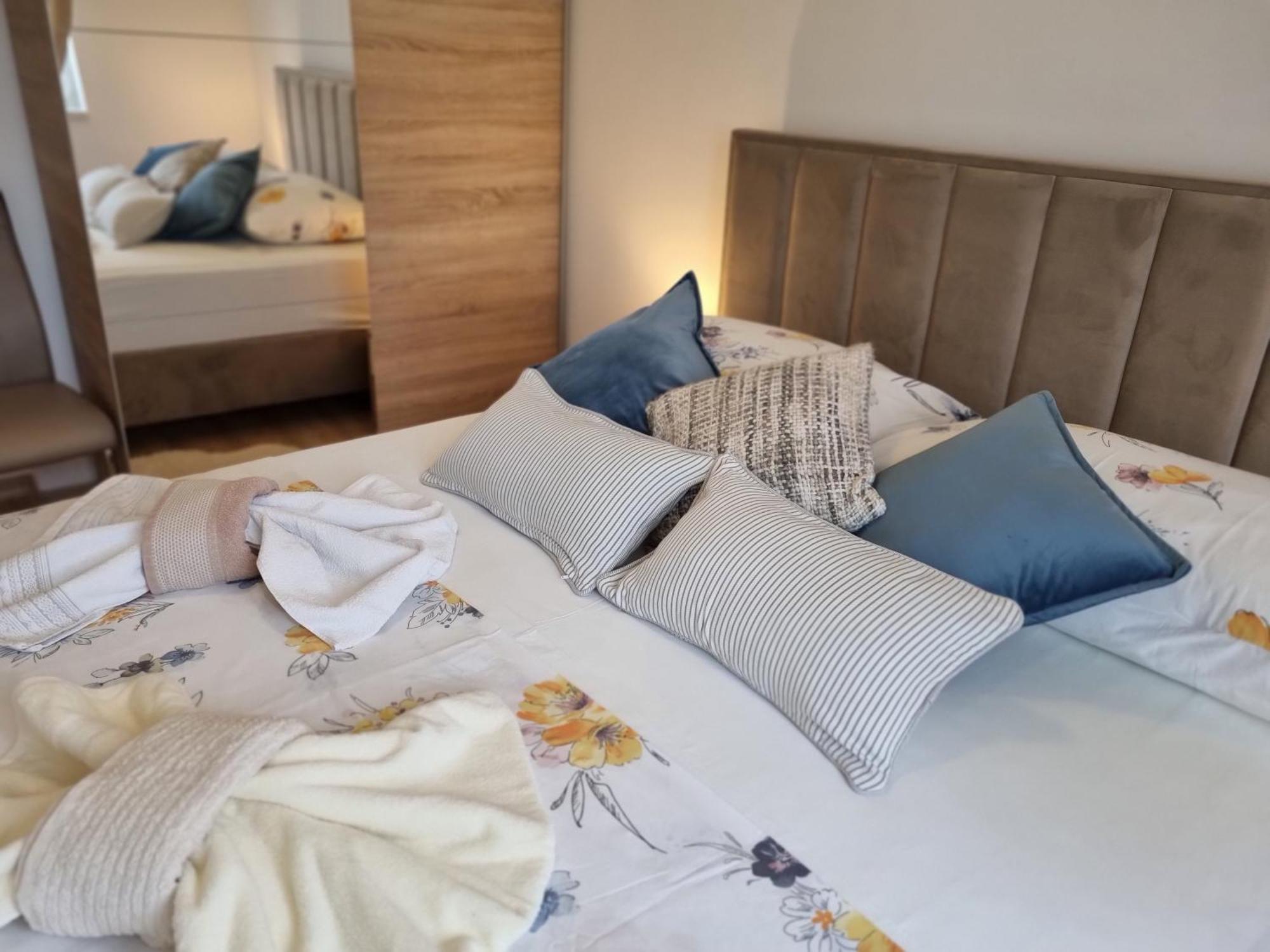Apartments Manuel Banjol Екстер'єр фото
